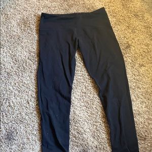 Black high wasted leggings with pocket.